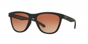 Oakley OO9320 Moonlighter Sunglasses Sunglasses - 932002 Matte Black / vr50 Brown Gradient
